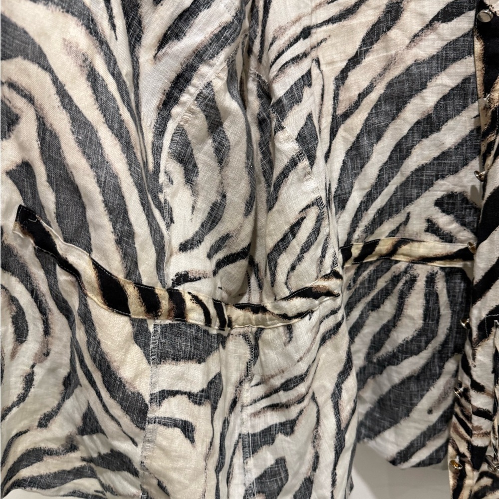 JM Collection Zebra Pattern Shirt - Picture 8 of 9